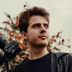 @leosvst